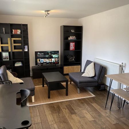Beautiful Apartment Right Off Of Broadway Market Londra Exterior foto