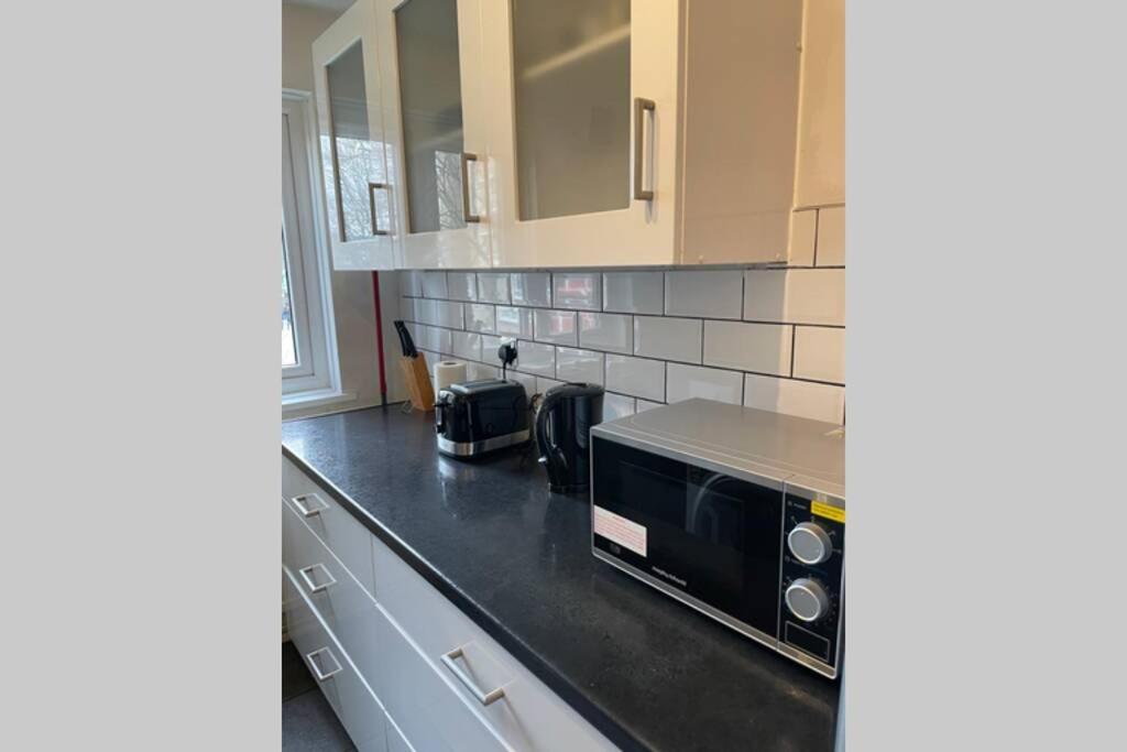 Beautiful Apartment Right Off Of Broadway Market Londra Exterior foto