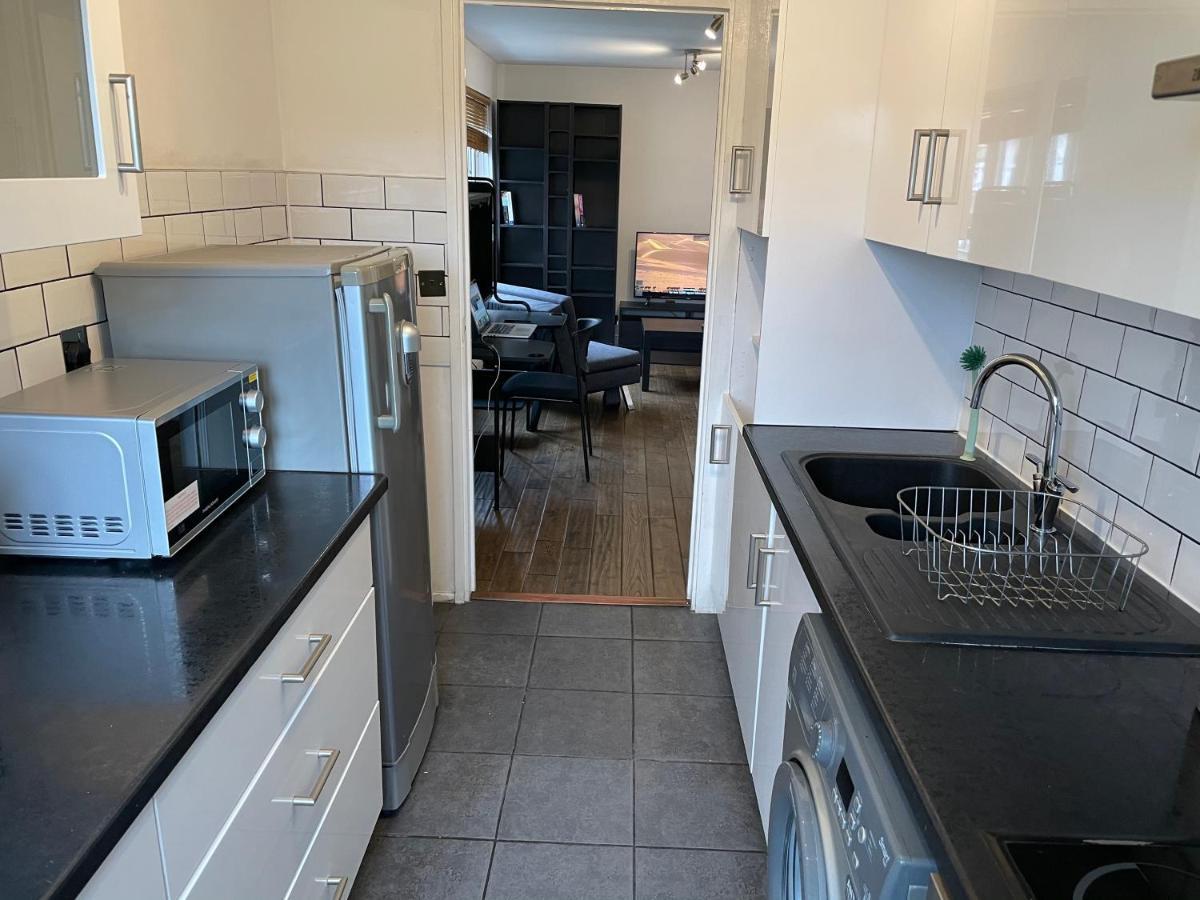 Beautiful Apartment Right Off Of Broadway Market Londra Exterior foto