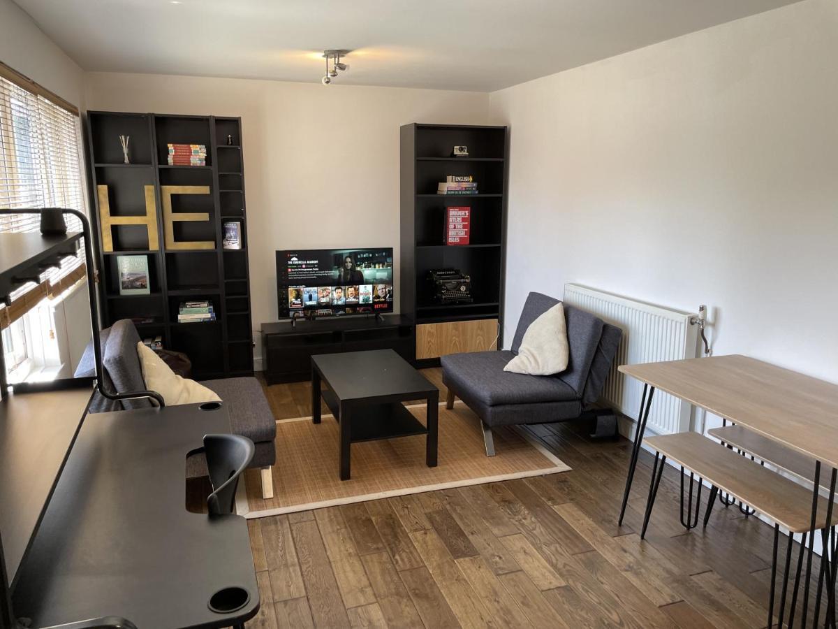 Beautiful Apartment Right Off Of Broadway Market Londra Exterior foto